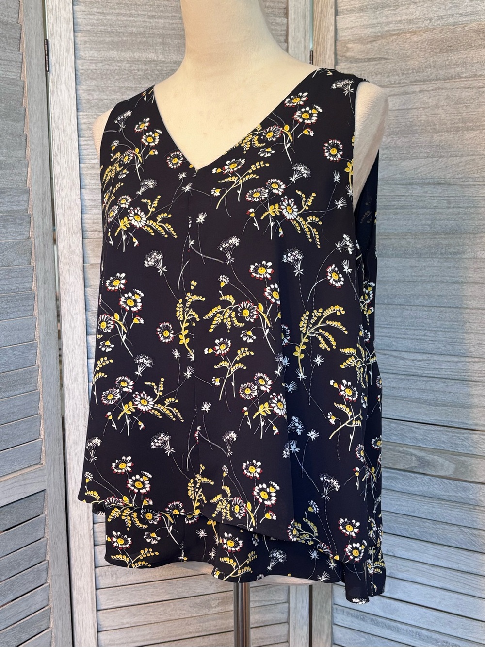 LOFT Dark Navy Wildflower Floral Sleeveless Blouse w/ Overlap Tulip Hem, SZ M 🌻